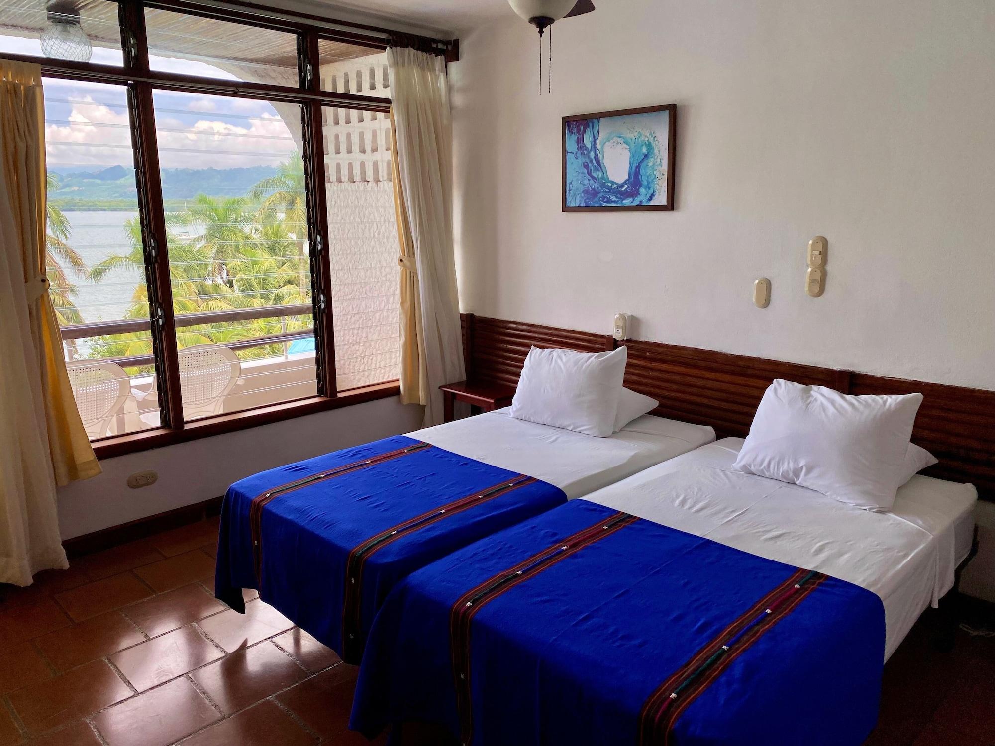 Villa Caribe Livingston Exterior photo