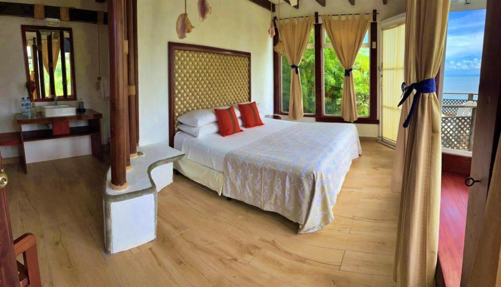 Villa Caribe Livingston Exterior photo
